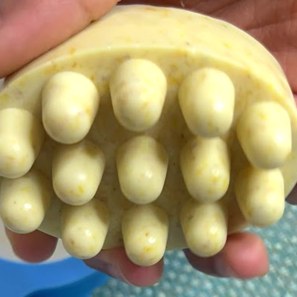 Rejuvenecedor Exfoliante y Masajeador de Avena y Flor de Caléndula Jabón