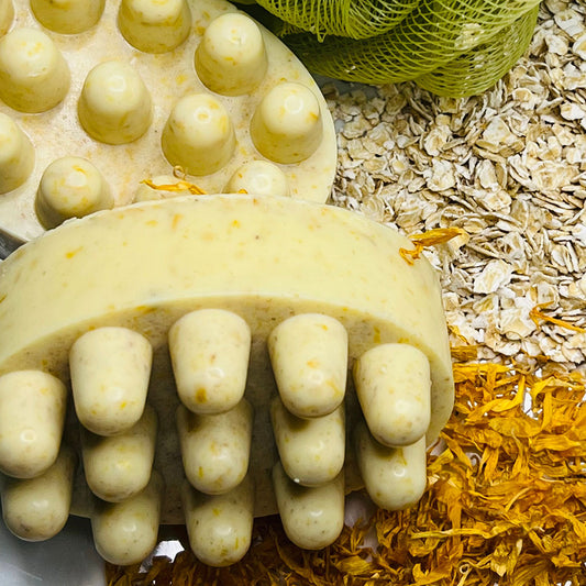 Rejuvenecedor Exfoliante y Masajeador de Avena y Flor de Caléndula Jabón